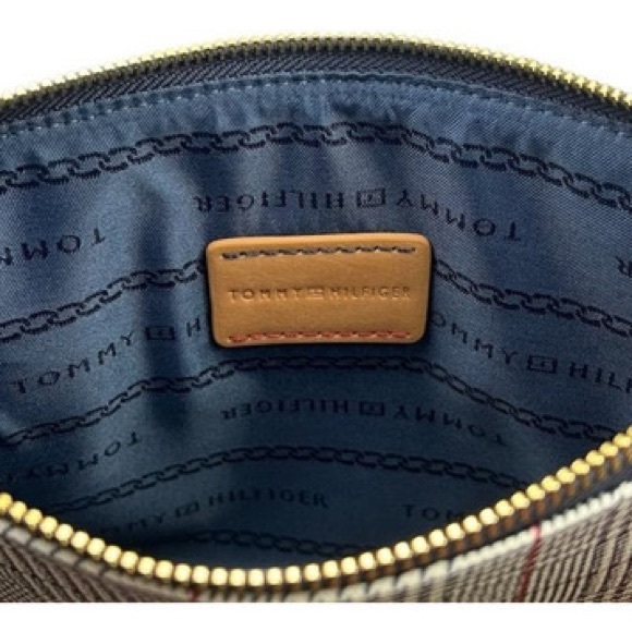 Tommy Hilfiger • Women Wristlet Purse Pouch Blue and White Full Zipper - Picture 3 of 4